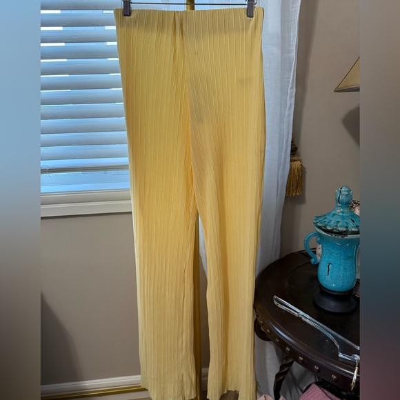 NWT Pleated Stretchy Zara Pants in Soft Buttery Yellow Sz - Picture 4 of 7